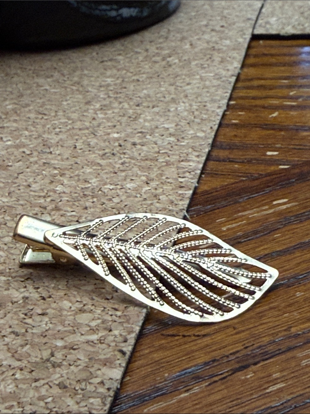 Vintage 1970s Brass Gold-Tone Metal Hair Barrette  Leaf Filigree Hair Clip - Picture 2 of 6